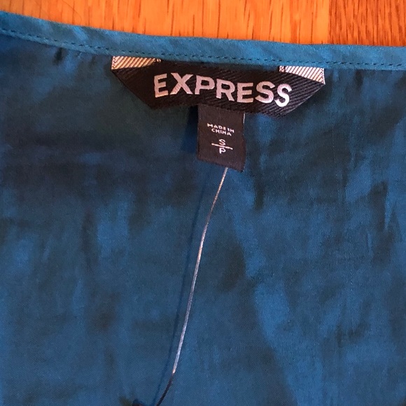 Express Ruffle Tank - Picture 3 of 4